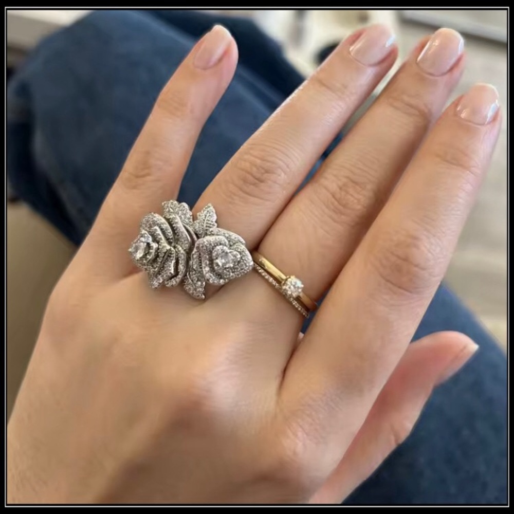 NEW SILVER SIMULATED DIAMOND DAZZLING ROSE STATEMENT CHUNKY RING - Picture 2 of 4